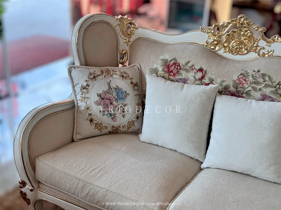 ROSEMARIA CLASSIC ROYAL SOFA SET : ชุดโซฟาหลุยส์ 3ชิ้น (3+2+1ที่นั่ง) พร้อมหมอนอิงและโต๊ะกลางสุดหรู รุ่น โรสมาเรีย