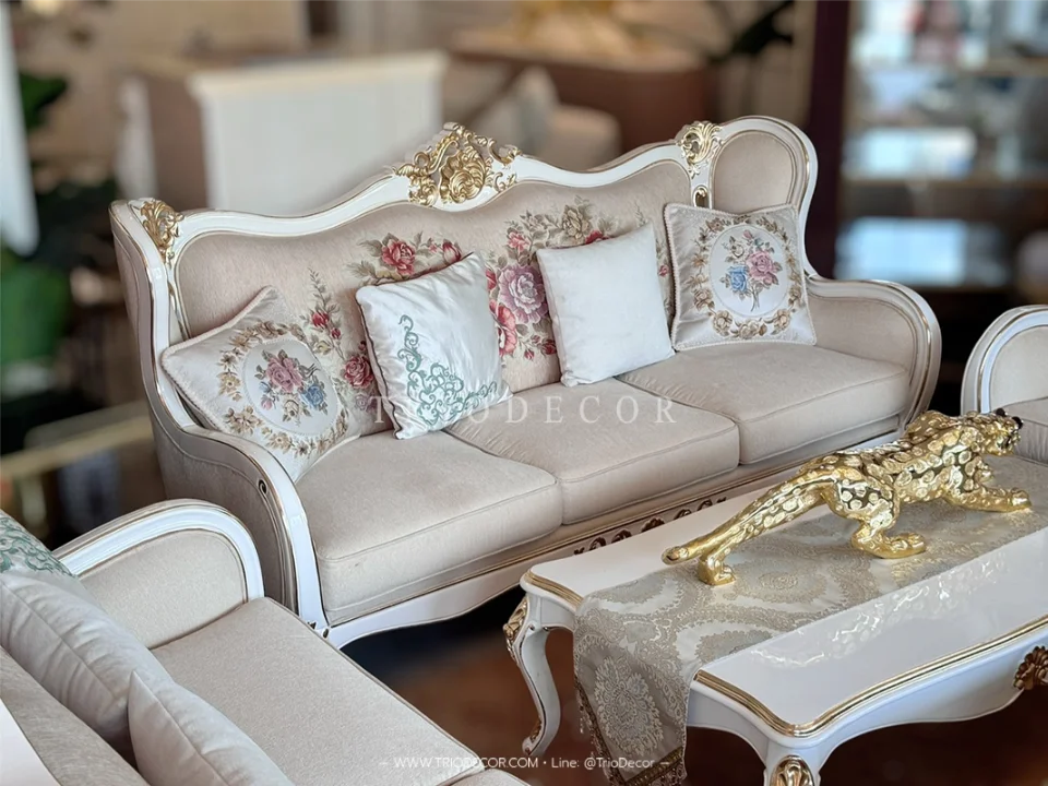 ROSEMARIA CLASSIC ROYAL SOFA SET : ชุดโซฟาหลุยส์ 3ชิ้น (3+2+1ที่นั่ง) พร้อมหมอนอิงและโต๊ะกลางสุดหรู รุ่น โรสมาเรีย