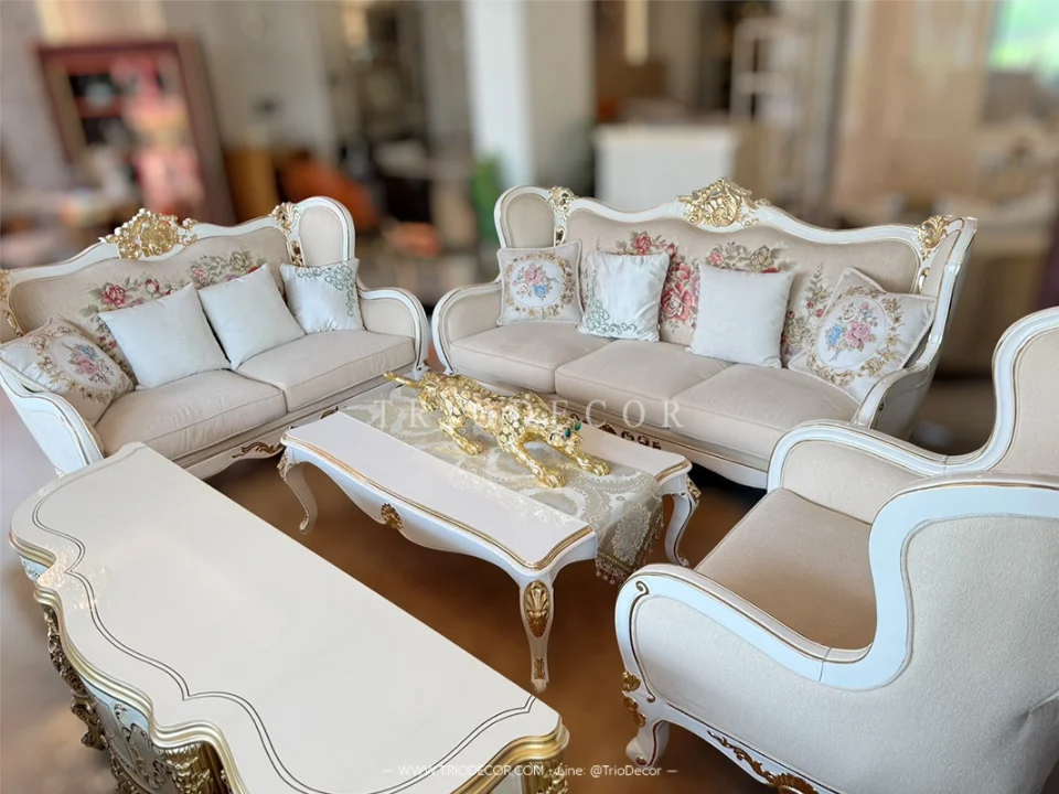 ROSEMARIA CLASSIC ROYAL SOFA SET : ชุดโซฟาหลุยส์ 3ชิ้น (3+2+1ที่นั่ง) พร้อมหมอนอิงและโต๊ะกลางสุดหรู รุ่น โรสมาเรีย