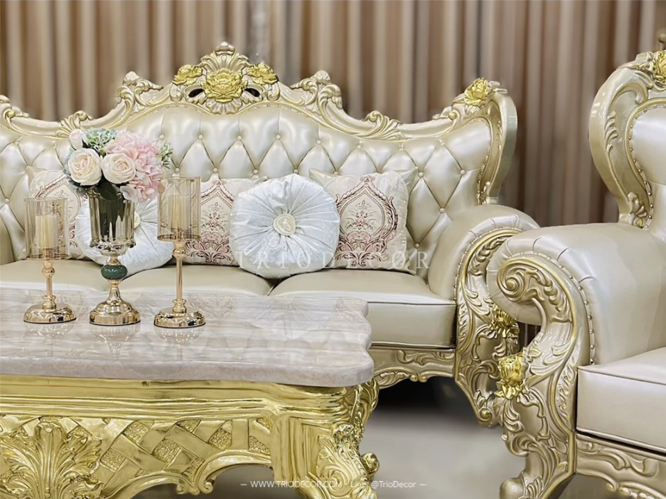 AMETHYST BAROQUE SOFA SET : ชุดโซฟาหลุยส์ 3ชิ้น (3+2+1ที่นั่ง) พร้อมหมอนอิงและโต๊ะกลางสุดหรู รุ่น "อาเมทิสต์" สีทอง