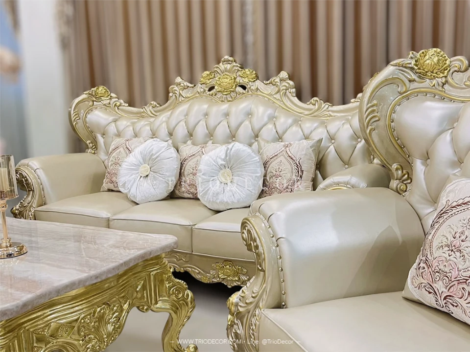 AMETHYST BAROQUE SOFA SET : ชุดโซฟาหลุยส์ 3ชิ้น (3+2+1ที่นั่ง) พร้อมหมอนอิงและโต๊ะกลางสุดหรู รุ่น "อาเมทิสต์" สีทอง