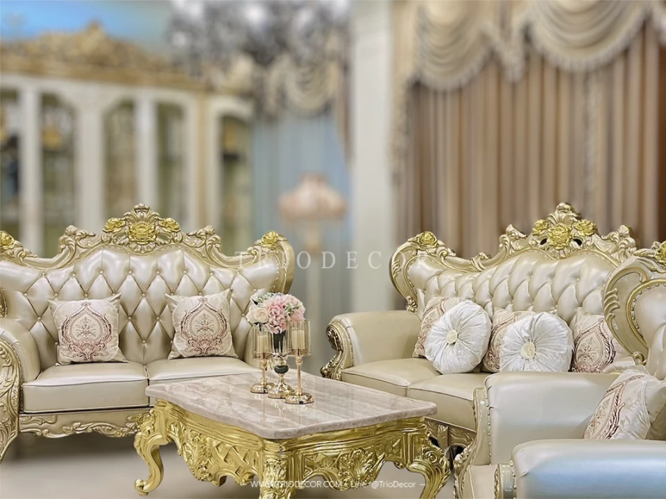 AMETHYST BAROQUE SOFA SET : ชุดโซฟาหลุยส์ 3ชิ้น (3+2+1ที่นั่ง) พร้อมหมอนอิงและโต๊ะกลางสุดหรู รุ่น "อาเมทิสต์" สีทอง