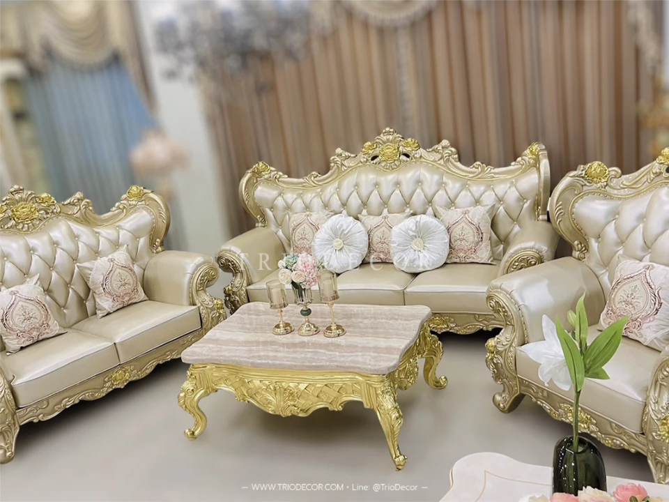 AMETHYST BAROQUE SOFA SET : ชุดโซฟาหลุยส์ 3ชิ้น (3+2+1ที่นั่ง) พร้อมหมอนอิงและโต๊ะกลางสุดหรู รุ่น "อาเมทิสต์" สีทอง