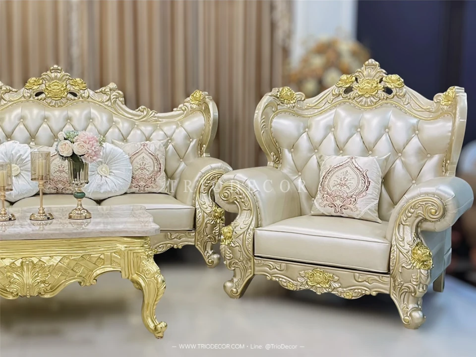 AMETHYST BAROQUE SOFA SET : ชุดโซฟาหลุยส์ 3ชิ้น (3+2+1ที่นั่ง) พร้อมหมอนอิงและโต๊ะกลางสุดหรู รุ่น "อาเมทิสต์" สีทอง