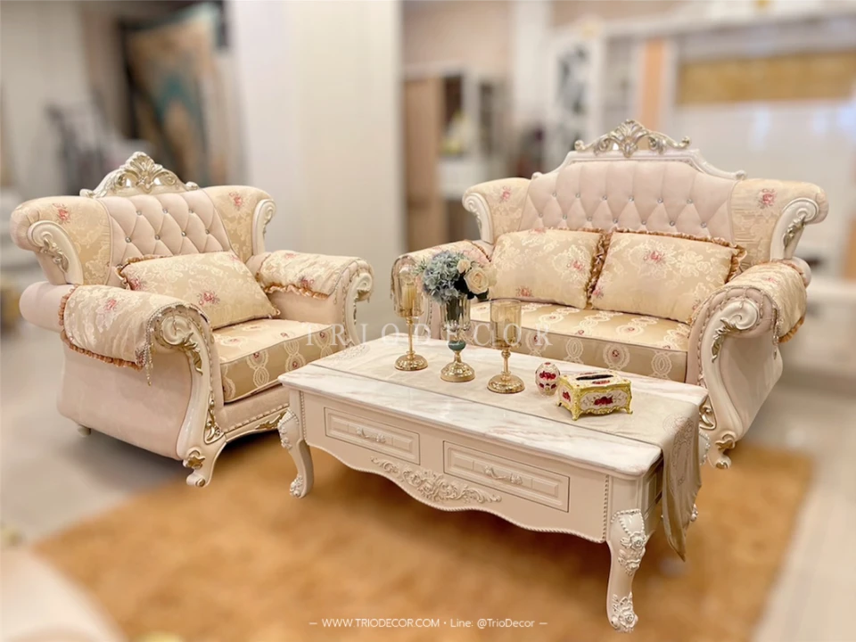 HARMONIA CLASSIC SOFA SET : ชุดโซฟาหลุยส์ 3ชิ้น (3+2+1ที่นั่ง) พร้อมหมอนอิงและโต๊ะกลางสุดหรู รุ่น "ฮาร์โมเนีย" สีขาว