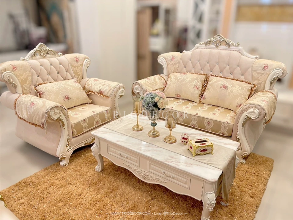 HARMONIA CLASSIC SOFA SET : ชุดโซฟาหลุยส์ 3ชิ้น (3+2+1ที่นั่ง) พร้อมหมอนอิงและโต๊ะกลางสุดหรู รุ่น "ฮาร์โมเนีย" สีขาว