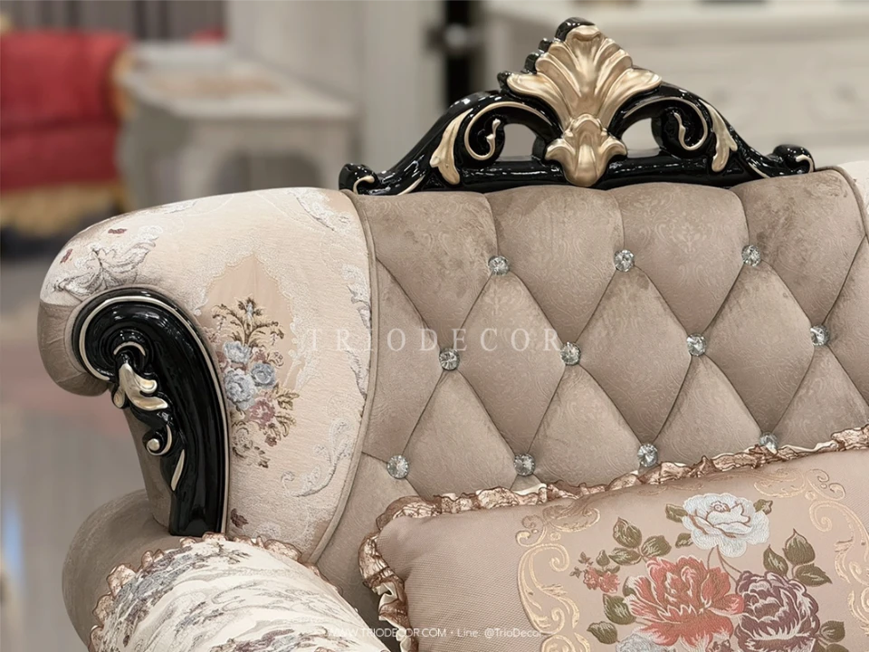 HARMONIA CLASSIC SOFA SET : ชุดโซฟาหลุยส์ 3ชิ้น (3+2+1ที่นั่ง) พร้อมหมอนอิงและโต๊ะกลางสุดหรู รุ่น "ฮาร์โมเนีย" สีโอ๊คดำ