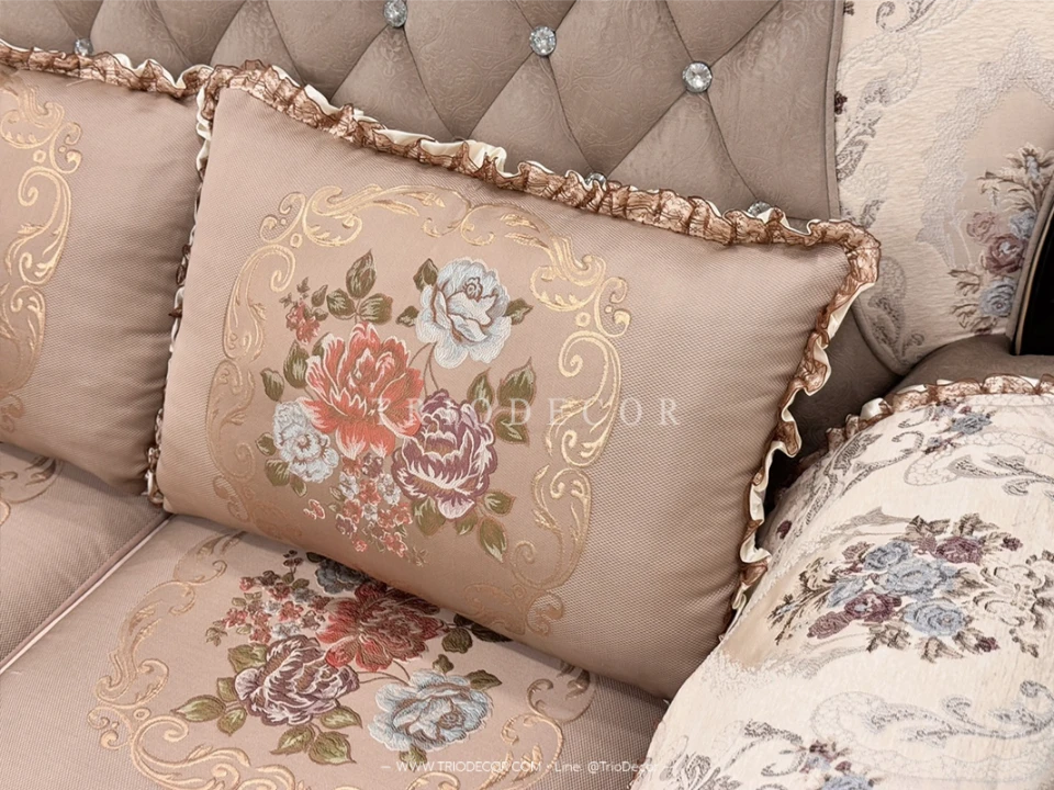 HARMONIA CLASSIC SOFA SET : ชุดโซฟาหลุยส์ 3ชิ้น (3+2+1ที่นั่ง) พร้อมหมอนอิงและโต๊ะกลางสุดหรู รุ่น "ฮาร์โมเนีย" สีโอ๊คดำ